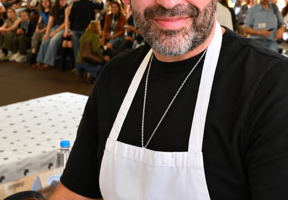 Brasileiro de 51 anos conquista título mundial de tiramisù na Itália e coloca gastronomia nacional em destaque